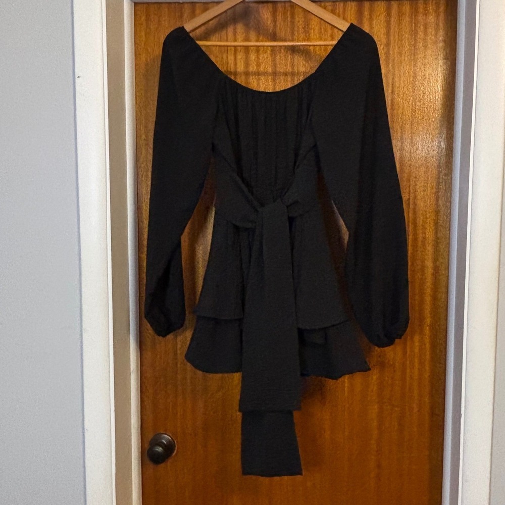 Altar'd State Black Long Sleeve Tiered Ruffle Romper Tie Back R34919-01A Small‎